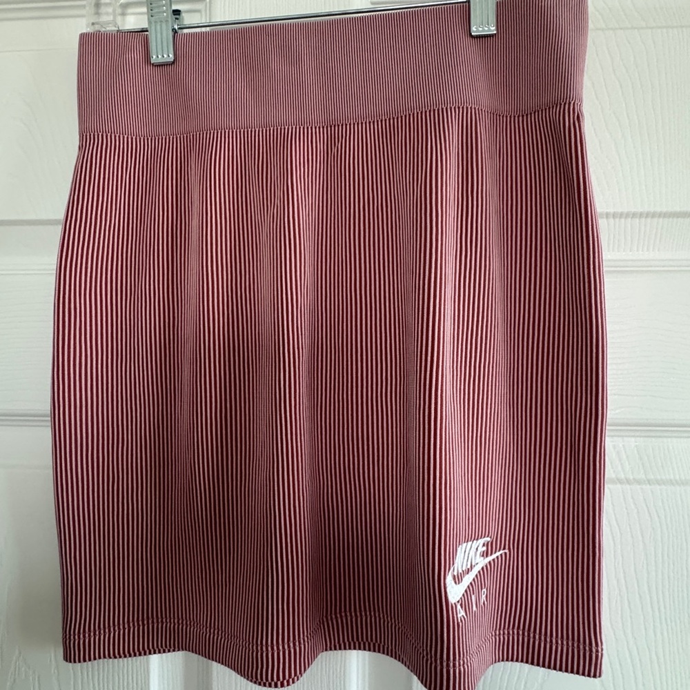 Nike Women's Pink Skirt medium